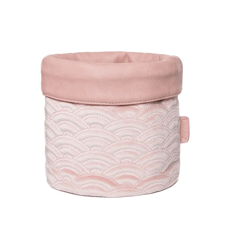 Το βρεφικό καλαθάκι καλλυντικών της Bebejou είναι το ιδανικό αξεσουάρ για το βρεφικό δωμάτιο του μωρού σας!Μπορείτε πλέον να έχετε συγκεντρωμένα όλα τα καλλυντικά του παιδιού σας σε ένα καλαθάκι.