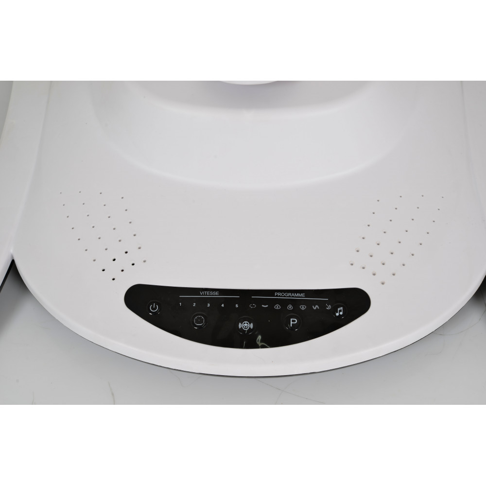 Η φωτογραφία δείχνει Η βρεφική κούνια La Scala είναι ένα πολυλειτουργικό προϊόν.