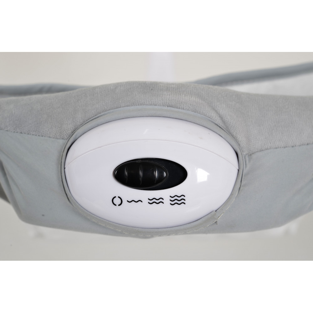 Η φωτογραφία δείχνει Η βρεφική κούνια La Scala είναι ένα πολυλειτουργικό προϊόν.