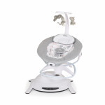 Η φωτογραφία δείχνει Η βρεφική κούνια La Scala είναι ένα πολυλειτουργικό προϊόν.