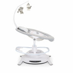 Η φωτογραφία δείχνει Η βρεφική κούνια La Scala είναι ένα πολυλειτουργικό προϊόν.