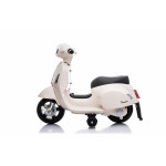 Hλεκτροκίνητο μηχανάκι Vespa της εταιρείας Cangaroo.