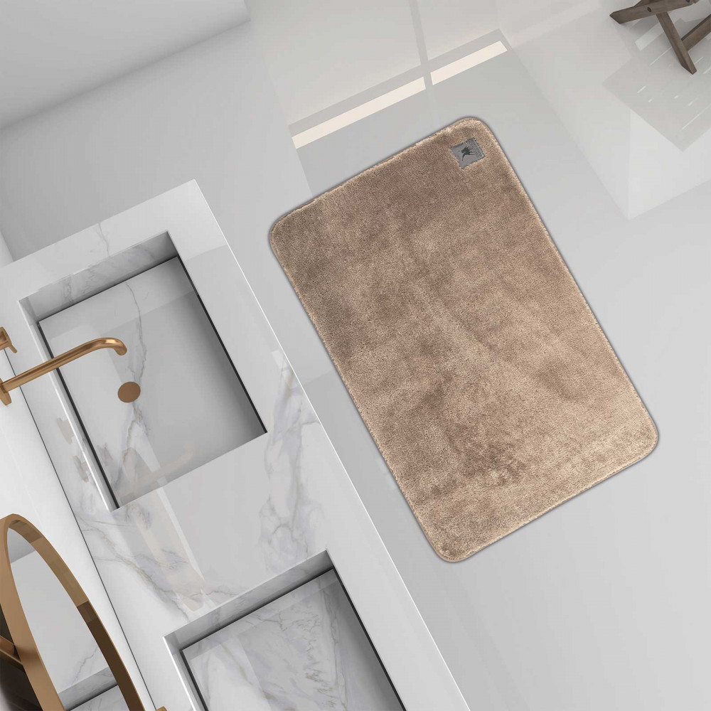 Η φωτογραφία δείχνει Ταπέτο μπάνιου Greenwich Polo Club της σειράς Essential, με αντιολησθητική επιφάνεια στο πίσω μέρος.