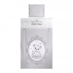 Η φωτογραφία δείχνει ΣΕΤ ΠΡΟΙΚΑΣ ΜΩΡΟΥ 3 ΤΕΜ ΚΑΤΑΣΚΕΥΑΣΜΕΝΟ ΑΠΟ 100% ΒΑΜΒΑΚΕΡΑ ΚΑΙ ΥΠΟΑΛΛΕΡΓΙΚΑ ΥΦΑΣΜΑΤΑ.