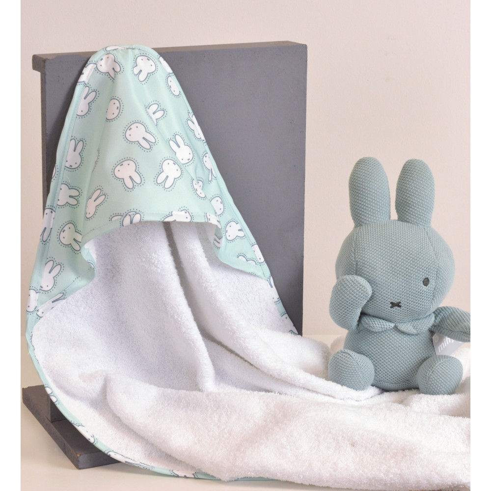 Μπουρνούζι βρεφικό κάπα της εταιρείας MiffyΜπουρνούζι ΚάπαΥφασμα 100% βαμβάκιΒάρος:400 γρμΔιάσταση:75x75Συσκευασία σε κουτί