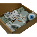 Το πιο αξιολάτρευτο σετ δώρου 7 τεμαχίων της Bebe Stars με τα πρώτα ρουχαλάκια του νεογέννητου, ένα «must have» για τις νέες μανούλες, καθώς περιλαμβάνει:– 3 φορμάκια (0-3μηνών) κοντομάνικα με τύπωμα( Hello mom , Hello dad , Hello I’m new here)– 1 μοντέρνα σαλιάρα διπλής όψεως,– 1 απαλή πάνα μουσελί