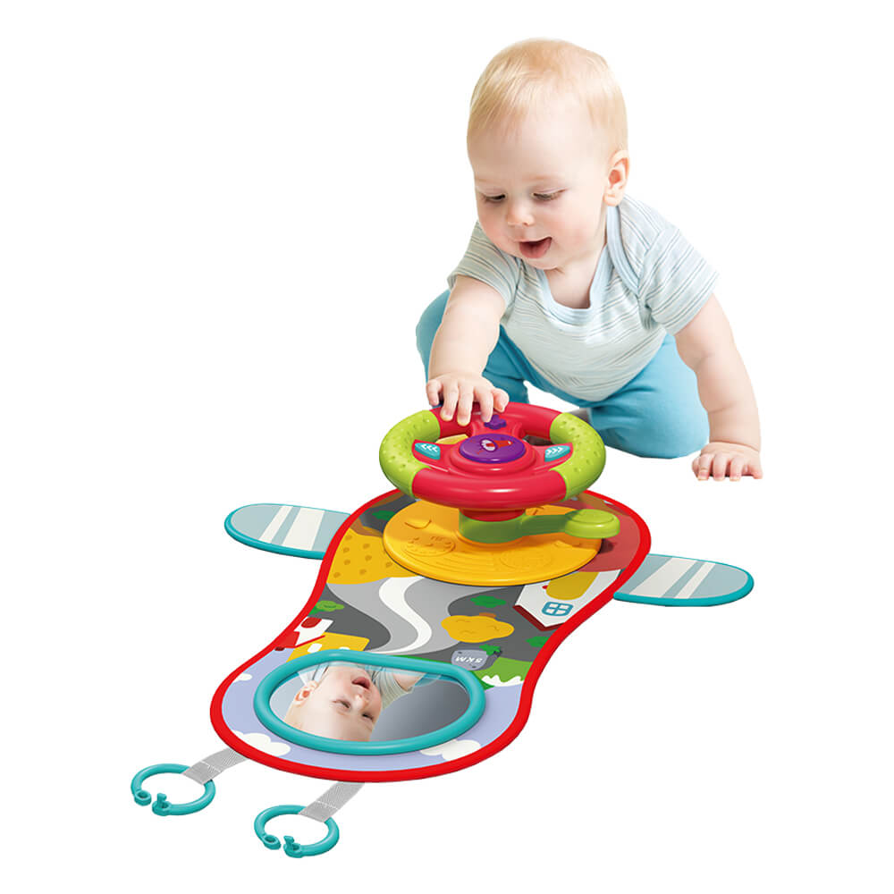 Η φωτογραφία δείχνει Το κρεμαστό παιχνίδι Trip 3 σε 1 είναι το ιδανικό παιχνίδι για να κρατήσει το παιδί σας χαρούμενο και απασχολημένο, ενώ κάνετε τη βόλτα σας είτε με το αυτοκίνητο, είτε με το καρότσι ή ακόμη και στο σπίτι!Στο παιχνίδι ρόλων που εμπλέκονται τα παιδιά  μιμούνται τις δράσεις τω