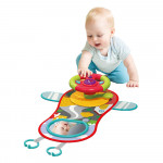 Η φωτογραφία δείχνει Το κρεμαστό παιχνίδι Trip 3 σε 1 είναι το ιδανικό παιχνίδι για να κρατήσει το παιδί σας χαρούμενο και απασχολημένο, ενώ κάνετε τη βόλτα σας είτε με το αυτοκίνητο, είτε με το καρότσι ή ακόμη και στο σπίτι!Στο παιχνίδι ρόλων που εμπλέκονται τα παιδιά  μιμούνται τις δράσεις τω