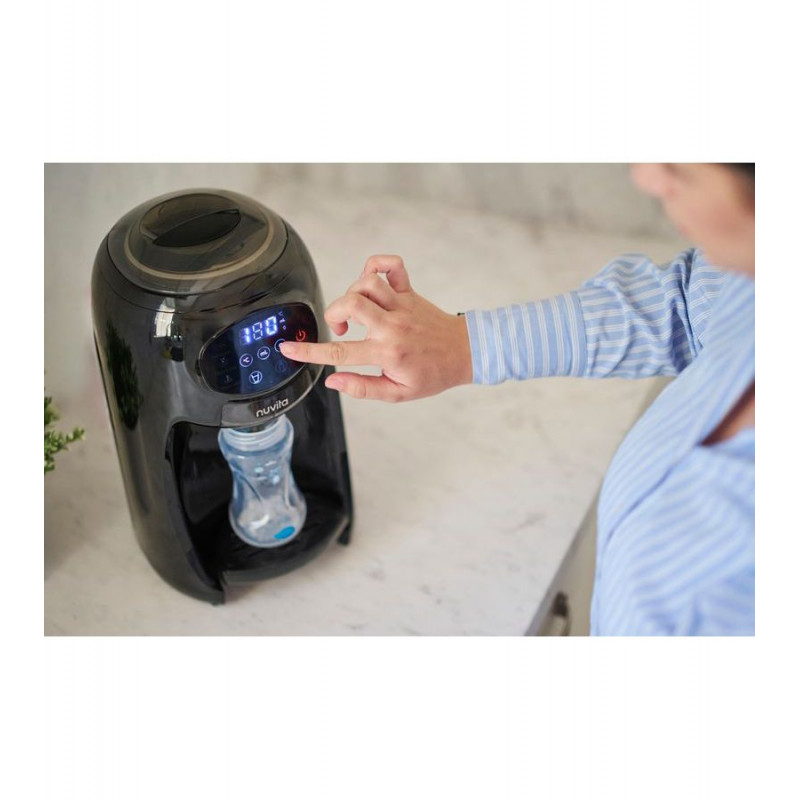 Nuvita Lattespresso 1180 – Η επανάσταση στην προετοιμασία βρεφικού γάλακτος!Ζεσταίνει, μετρά, αναμειγνύει και σερβίρει το γάλα σε σκόνη εύκολα και με απόλυτη ακρίβεια με το πάτημα ενός  μόνο κουμπιού!Ζεστό, ομοιόμορφο και χωρίς σβώλους γάλα σε μόλις 10 δευτερόλεπτα!Ιδανικό για νυχτερινά ξυπνήμα