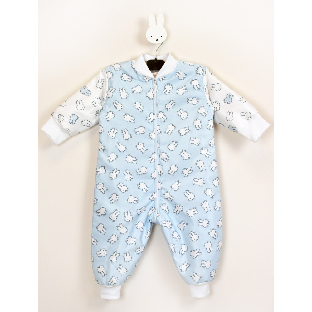 ΥΠΝΟΣΑΚΟΣ ΜΕ ΠΟΔΙΑ ΤΗΣ ΕΤΑΙΡΕΙΑΣ MIFFYΤο εξωτερικό ύφασμα είναι 100% βαμβάκιΕσωτερικά έχει γέμιση 100% polyesterΟ δείκτης θερμότητάς του είναι 2,5 Tog που το καθιστά ιδανικό για χρήση τους χειμωνιάτικους μήνεςΤο μήκος της υπνόφορμας μετριέται από τον ώμο έως τον αστράγαλοΔιαστάσεις: Νο3, 85cm