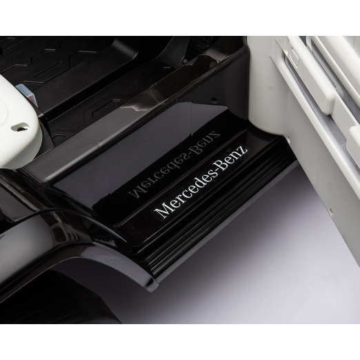 Η φωτογραφία δείχνει ΗΛΕΚΤΡΟΚΙΝΗΤO ΑΥΤΟΚΙΝΗΤΟ ΤΗΣ ΕΤΑΙΡΕΙΑΣ KIKKA BOO• R/C - 2,4G• Μπαταρία: 12V9AH• Κινητήρας: 550#*2• Φως και μουσική• Ένδειξη ισχύος• Υποδοχή MP3/USB και Bluetooth• Ελεγχος έντασης• Έναρξη με ένα κουμπί• Ήχος τιμονιού• Ανοιγόμενες πόρτες• Ανάρτηση πίσω τροχών.