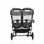 Η φωτογραφία δείχνει Το δίδυμο καροτσάκι μωρού είναι κατάλληλο για παιδιά από τη γέννηση έως περίπου 36 μηνών, με μέγιστο βάρος 15 κιλά άνα κάθισμα.