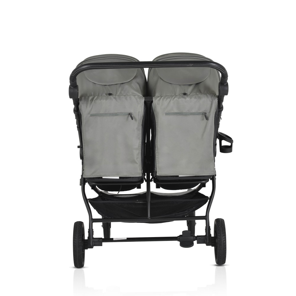 Η φωτογραφία δείχνει Το δίδυμο καροτσάκι μωρού είναι κατάλληλο για παιδιά από τη γέννηση έως περίπου 36 μηνών, με μέγιστο βάρος 15 κιλά άνα κάθισμα.