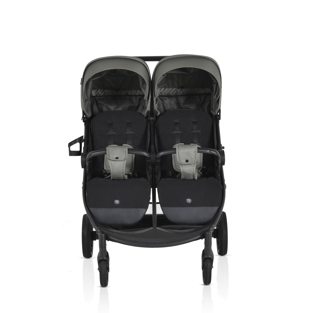 Η φωτογραφία δείχνει Το δίδυμο καροτσάκι μωρού είναι κατάλληλο για παιδιά από τη γέννηση έως περίπου 36 μηνών, με μέγιστο βάρος 15 κιλά άνα κάθισμα.