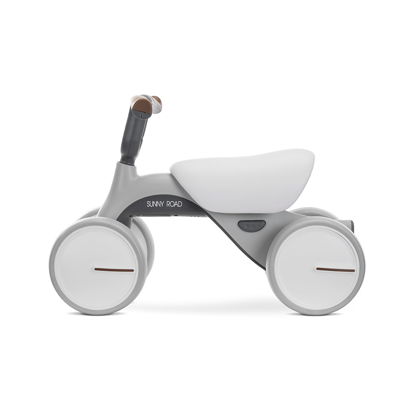 LORELLI ΠΟΔΗΛΑΤΟ ΙΣΟΡΡΟΠΙΑΣ ΜΕ 4 ΤΡΟΧΟΥΣ SUNNY ROADΚάθισμα με μαλακή επένδυση και κάλυμμα από δέρμα PUΡυθμιζόμενο κάθισμαΤιμόνι με μαλακή λαβήΦως και μουσικήΜοντέρνος σχεδιασμόςΕλαφρύ και σταθερό πλαίσιοΤροχοί EvaΔιαστάσεις: 55/18/32Βάρος: 2.