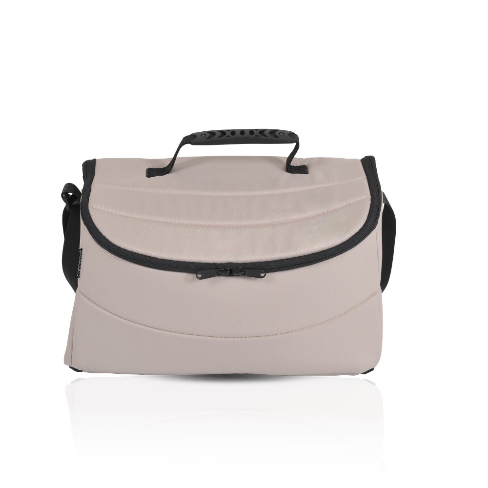 Η φωτογραφία δείχνει Παιδικό καρότσι Joker 3 σε 1 από την Cangaroo – Ελευθερία και άνεση από την πρώτη κιόλας μέρα!Σχεδιασμένο για να καλύπτει τις ανάγκες της σύγχρονης οικογένειας, το καρότσι Joker 3 σε 1 είναι εξαιρετικά πρακτικό, κομψό και προσαρμόσιμο, παρέχοντας άνεση και ασφάλεια στο μωρό σας 