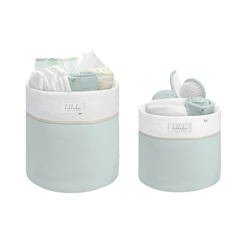 Οργανώστε τα απαραίτητα του μωρού σας με το σετ καλαθιών για το βρεφικό σας δωμάτιο το οποίο έχει σχεδιαστεί προσεκτικά για να διατηρεί το παιδικό σας δωμάτιο τακτοποιημένο και κομψό.