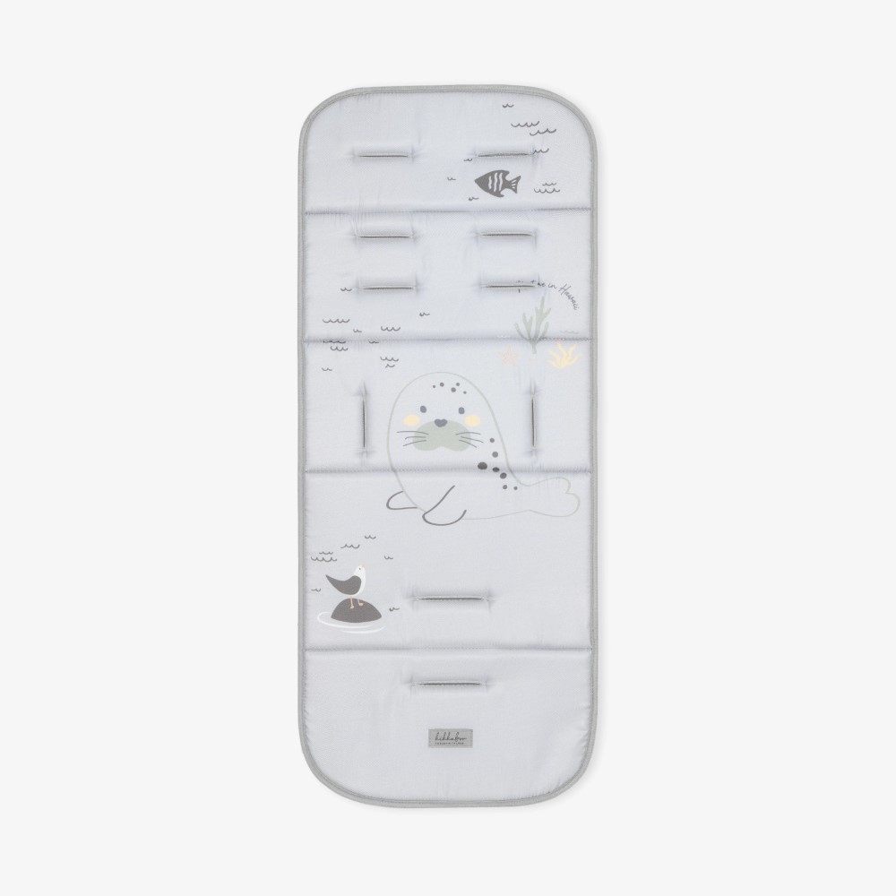 Αναβαθμίστε την άνεση του καροτσιού σας με την επένδυση καροτσιού BUTTERFLY DANCE! Σχεδιασμένο για επιπλέον απαλότητα και υποστήριξη, αυτή η κομψή και αναστρέψιμη επένδυση βελτιώνει τη βόλτα του μωρού σας προσθέτοντας μια νότα προσωπικότητας.