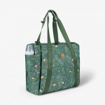 Η φωτογραφία δείχνει Μείνετε κομψοί και οργανωμένοι σε κάθε σας έξοδο με τη μαμά τσάντα FLORENCE!  Σχεδιασμένη για σύγχρονους γονείς, αυτή η πολυτελής τσάντα συνδυάζει τη λειτουργικότητα με ένα πολύχρωμο ντιζάιν στάμπα, διασφαλίζοντας ότι όλα τα απαραίτητα για το μωρό είναι οργανωμένα και προσι