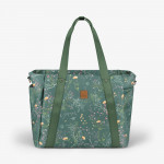 Η φωτογραφία δείχνει Μείνετε κομψοί και οργανωμένοι σε κάθε σας έξοδο με τη μαμά τσάντα FLORENCE!  Σχεδιασμένη για σύγχρονους γονείς, αυτή η πολυτελής τσάντα συνδυάζει τη λειτουργικότητα με ένα πολύχρωμο ντιζάιν στάμπα, διασφαλίζοντας ότι όλα τα απαραίτητα για το μωρό είναι οργανωμένα και προσι