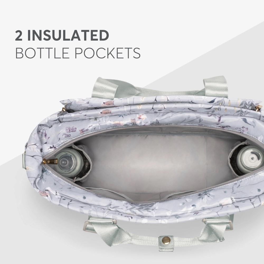 Η φωτογραφία δείχνει Μείνετε κομψοί και οργανωμένοι σε κάθε σας έξοδο με τη μαμά τσάντα FLORENCE!  Σχεδιασμένη για σύγχρονους γονείς, αυτή η πολυτελής τσάντα συνδυάζει τη λειτουργικότητα με ένα πολύχρωμο ντιζάιν στάμπα, διασφαλίζοντας ότι όλα τα απαραίτητα για το μωρό είναι οργανωμένα και προσι