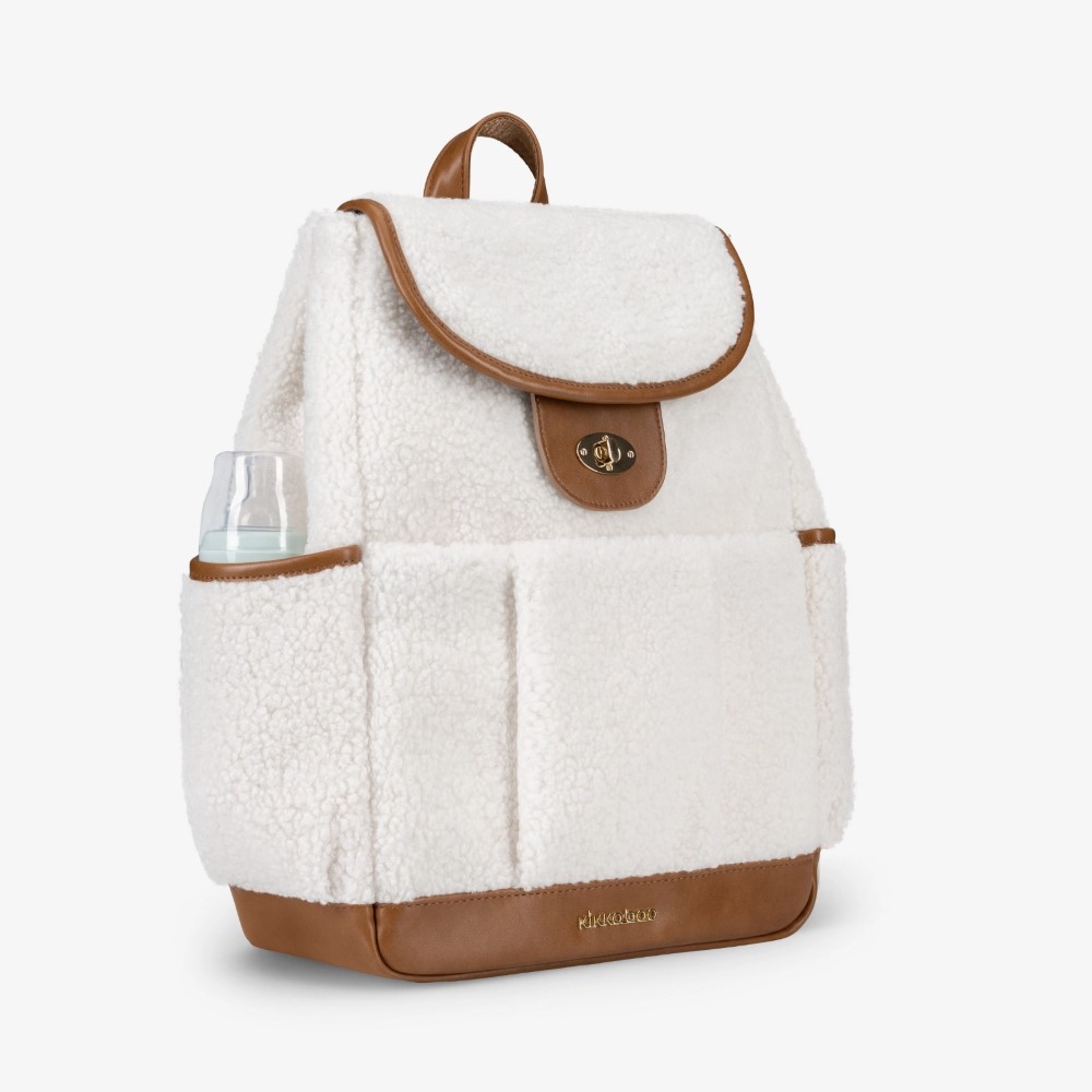 Η φωτογραφία δείχνει Ζήστε την κομψότητα και την πρακτικότητα με την τσάντα MORICE Mama! Σχεδιασμένη για σύγχρονους γονείς, αυτή η πολυτελής τσάντα συνδυάζει το εκλεπτυσμένο στυλ με την έξυπνη λειτουργικότητα, διασφαλίζοντας ότι όλα τα απαραίτητα για το μωρό είναι πάντα προσιτά.