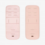 Η φωτογραφία δείχνει Αναβαθμίστε την άνεση του καροτσιού σας με την επένδυση καροτσιού BUTTERFLY DANCE! Σχεδιασμένο για επιπλέον απαλότητα και υποστήριξη, αυτή η κομψή και αναστρέψιμη επένδυση βελτιώνει τη βόλτα του μωρού σας προσθέτοντας μια νότα προσωπικότητας.