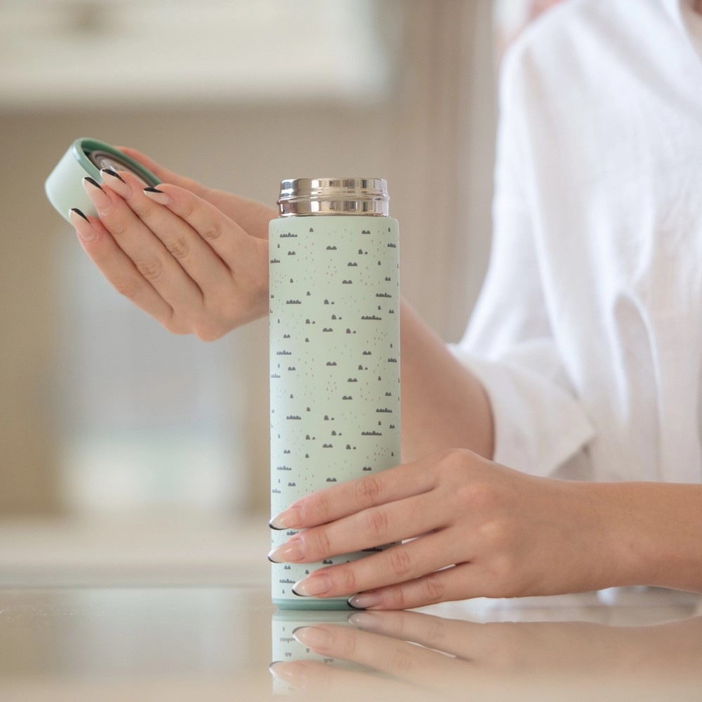 Διατηρήστε τα ροφήματα του μωρού σας τέλεια ζεστά ή δροσιστικά κρύα με το βρεφικό θερμός SAVANNA.