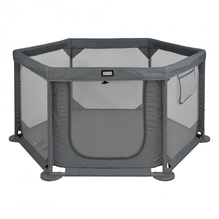 Η φωτογραφία δείχνει Το νέο πολύγονο υφασμάτινο παρκοκρέβατο Cool της BebeStars σχεδιάστηκε σε σχήμα εξάγωνου, ώστε να μην καταλαμβάνει μεγάλο χώρο στο δωμάτιο, αλλά να παρέχει αρκετό χώρο για τα παιδιά την ώρα του παιχνιδιού.