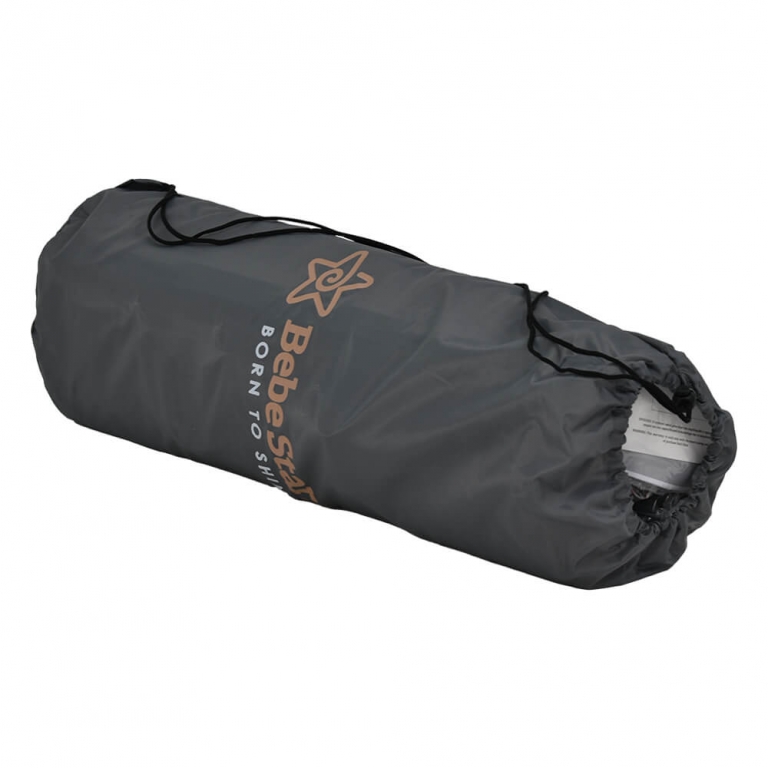 Η φωτογραφία δείχνει Το νέο πολύγονο υφασμάτινο παρκοκρέβατο Cool της BebeStars σχεδιάστηκε σε σχήμα εξάγωνου, ώστε να μην καταλαμβάνει μεγάλο χώρο στο δωμάτιο, αλλά να παρέχει αρκετό χώρο για τα παιδιά την ώρα του παιχνιδιού.