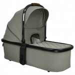 Η φωτογραφία δείχνει Μια εξαιρετική νέα προσθήκη ήρθε στην οικογένεια της Bebe Stars με σκοπό να διευκολύνει κάθε γονέα!Το Mirage 2 σε 1 πολυκαρότσι είναι στυλάτο, μοντέρνο, άνετο, ευέλικτο και όπως πάντα ποιοτικό  με την υπογραφή της Bebe Stars!Ο καινοτόμος αυτόματος μηχανισμός Quick –Twist το