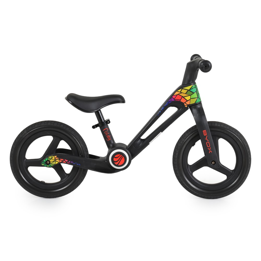 Η φωτογραφία δείχνει Balance Bike Foldy – Ένα διασκεδαστικό ξεκίνημα στον κόσμο της ποδηλασίας!Δώστε στο παιδί σας την ελευθερία και την αυτοπεποίθηση να εξερευνήσει με αυτό το ελαφρύ, ασφαλές και άνετο ποδήλατο ισορροπίας, ειδικά σχεδιασμένο για μικρούς λάτρεις της περιπέτειας ηλικίας 2-5 ετών (έως