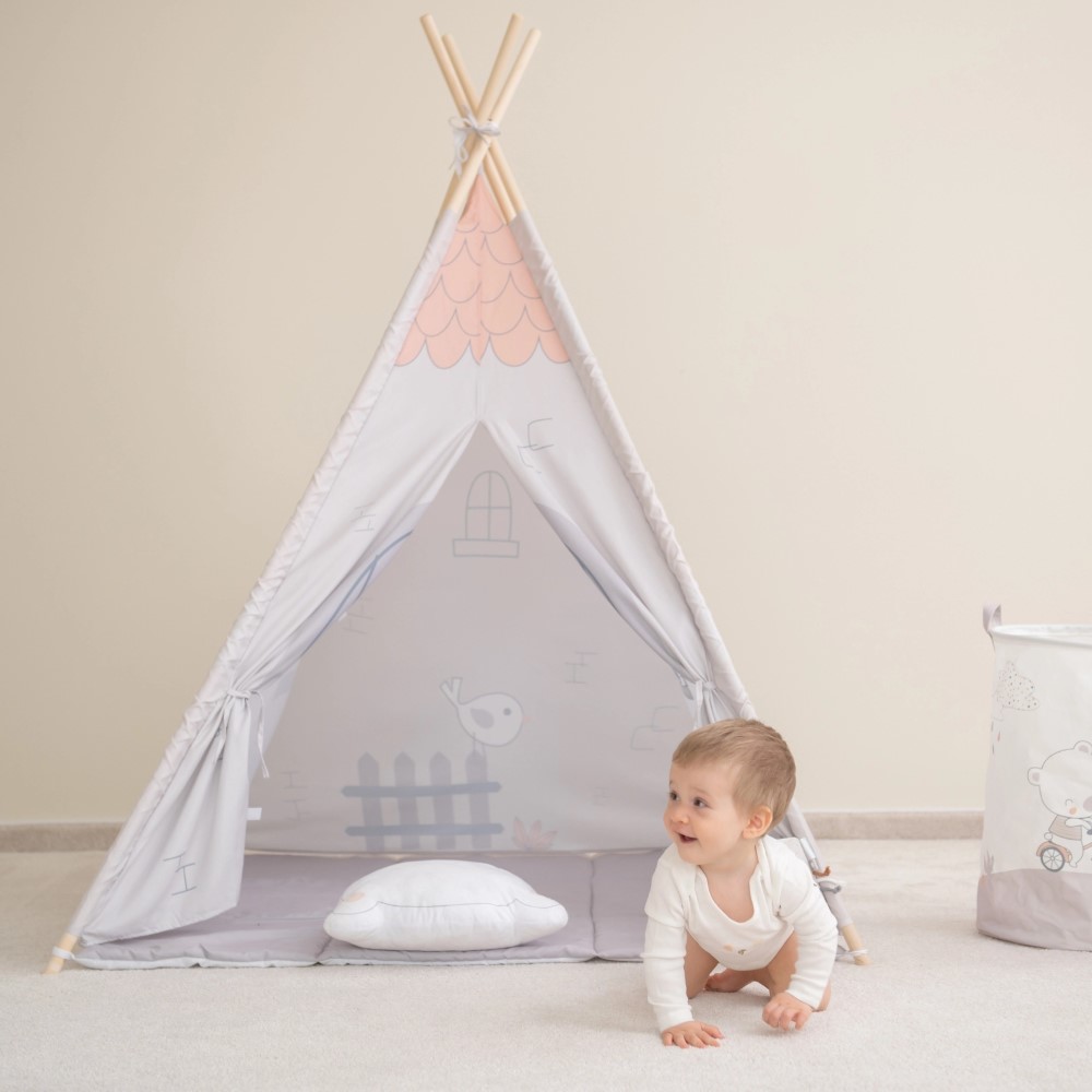 ΠεριγραφήΔημιουργήστε έναν μαγικό χώρο παιχνιδιού για το μικρό σας με το Ξύλινο Τσιπ με Επενδυμένο Ματ! Σχεδιασμένη για παιδιά ηλικίας 3+ ετών, αυτή η γοητευτική σκηνή εσωτερικού χώρου είναι ιδανική για ευφάνταστο παιχνίδι, διάβασμα ή χαλάρωση σε ένα άνετο καταφύγιο.