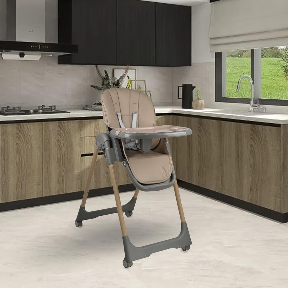 Η φωτογραφία δείχνει Το νέο καρεκλάκι Milk της Bebe Stars είναι η ιδανική επιλογή για γονείς που αναζητούν ένα λειτουργικό και ασφαλές προϊόν για τα μικρά τους, αποκτήστε το σήμερα και δώστε στο παιδί σας την άνεση που του αξίζει!Σχεδιασμένο για παιδιά ηλικίας από 6+ μηνών ή μέχρι 15 kg.