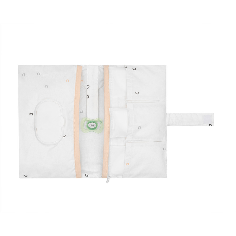 KIKKA BOO ΥΦΑΣΜΑΤΙΝΗ ΘΗΚΗ ΓΙΑ ΠΑΝΑ ΚΑΙ ΜΩΡΟΜΑΝΤΗΛΑ Υποδοχή πάνας κατασκευασμένη από 100% βαμβακερό υλικό.