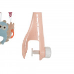 Η φωτογραφία δείχνει Το μουσικό περιστρεφόμενο «Penguin» είναι ένα πολυλειτουργικό παιχνίδι που προσφέρει ποικιλία μελωδιών, λευκό θόρυβο, απαλό φωτισμό και πολύχρωμη προβολή εικόνας.