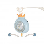 Η φωτογραφία δείχνει Το μουσικό περιστρεφόμενο «Penguin» είναι ένα πολυλειτουργικό παιχνίδι που προσφέρει ποικιλία μελωδιών, λευκό θόρυβο, απαλό φωτισμό και πολύχρωμη προβολή εικόνας.