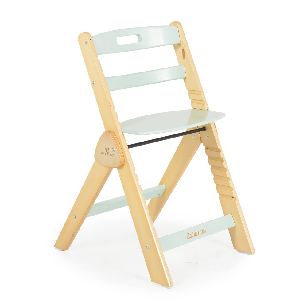 Η φωτογραφία δείχνει Το παιδικό ξύλινο καρεκλάκι Caramel έχει 3 επίπεδα καθίσματος και 6 επίπεδα στο υποπόδιο.