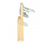 Η φωτογραφία δείχνει Το παιδικό ξύλινο καρεκλάκι Caramel έχει 3 επίπεδα καθίσματος και 6 επίπεδα στο υποπόδιο.