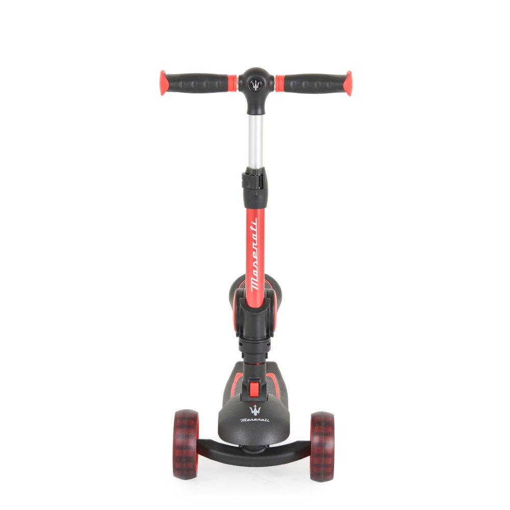 Η φωτογραφία δείχνει Αδειοδοτημένο σκούτερ από τη Maserati S.