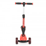 Η φωτογραφία δείχνει Αδειοδοτημένο σκούτερ από τη Maserati S.