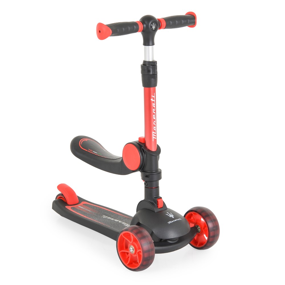 Η φωτογραφία δείχνει Αδειοδοτημένο σκούτερ από τη Maserati S.