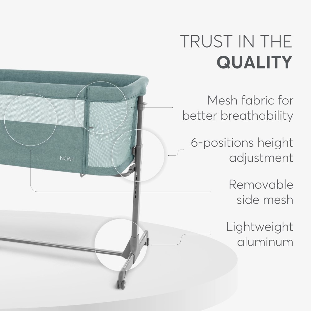Η φωτογραφία δείχνει Το Bedside Crib NOAH είναι σχεδιασμένο για βρέφη από τη γέννηση έως 6 μηνών, παρέχοντας ένα ασφαλές, άνετο μέρος ακριβώς δίπλα στο κρεβάτι σας βοηθώντας τόσο τους γονείς όσο και το μωρό να επιτύχουν έναν ήσυχο και εύκολο νυχτερινό ύπνο.