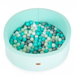 Πισίνα με 200 μπάλες που περιλαμβάνονται.