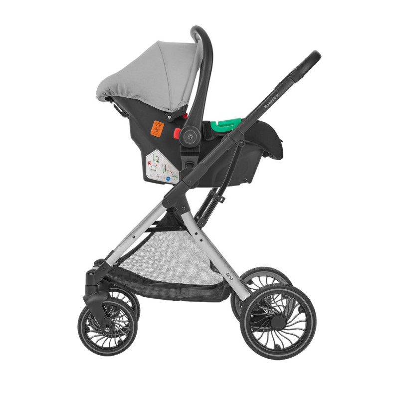 Καρότσι 3 σε 1 της εταιρείας Kikka Boo με ελαφρύ ατσάλινο σκελετό και εύκολο μετρατρέψιμο κάθισμα σε καλαθούνα.