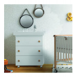 Η φωτογραφία δείχνει Μπανάκι - αλλαξιέρα - συρταριέρα της εταιρείας PALI 76x45x90cmΗ αλλαξιέρα, εφαρμόζει στην επιφάνεια του επίπλου και αφαιρείται εύκολα, διαθέτει δύο υπερυψωμένες άκρες ασφαλείας, όπως προβλέπεται από τις ευρωπαϊκές προδιαγραφές.