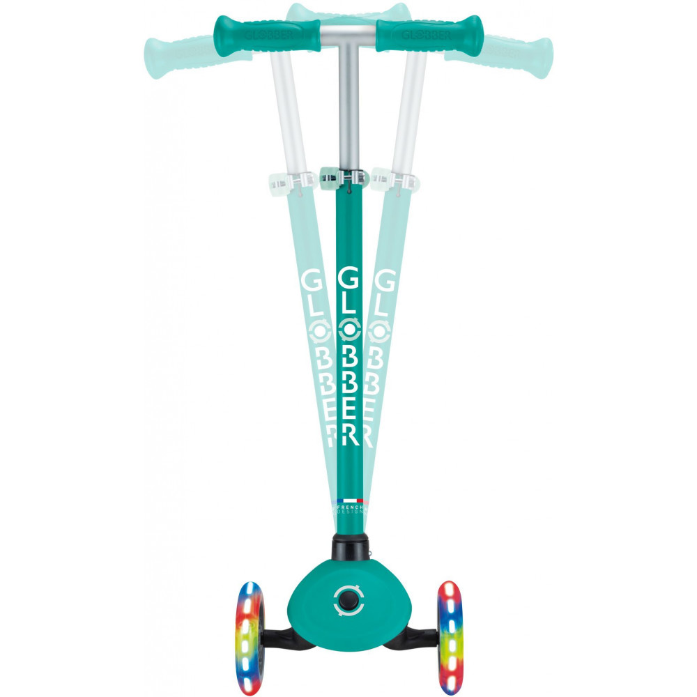 Globber Scooter Primo Lights V2 Emeral Green (423-607-4)Πατενταρισμένο κουμπί κλειδώματος τιμονιού που σταθεροποιεί το σύστημα διεύθυνσης των δύο μπροστινών τροχών ώστε να κινείται μόνο προς τα εμπρός και προς τα πίσω, βοηθώντας τα παιδιά να μάθουν να ισορροπούν.