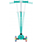 Globber Scooter Primo Plus Lights Emeral Green (442-607-4)Αναδιπλούμενο σκούτερ 3 τροχών με το πατενταρισμένο σύστημα αναδίπλωσης της Globber με ασφαλές κουμπί που διπλώνει το σκούτερ σε λειτουργία τρόλεϊ.