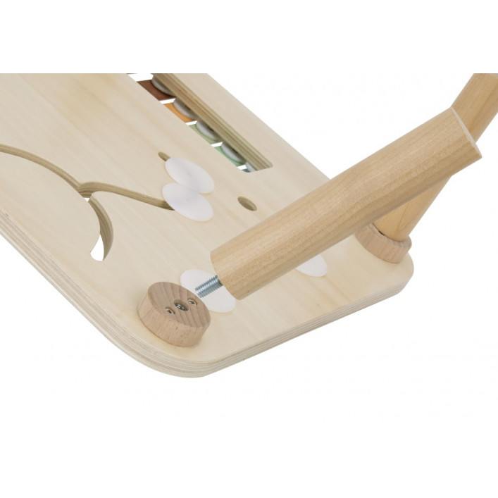 Η φωτογραφία δείχνει Ένα πολύχρωμο ενεργητικό τραπέζι τύπου Montessori σχεδιασμένο για τους μικρότερους εξερευνητές του κόσμου γύρω μας.