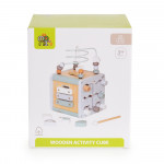 Η φωτογραφία δείχνει Αυτός ο πολυλειτουργικός ξύλινος κύβος δραστηριοτήτων από την Moni Toys προσφέρει διασκέδαση και μάθηση μέσα από το παιχνίδι! Κάθε πλευρά διαθέτει μια διαφορετική δραστηριότητα που διεγείρει τη φαντασία και υποστηρίζει την ανάπτυξη του παιδιού σας.